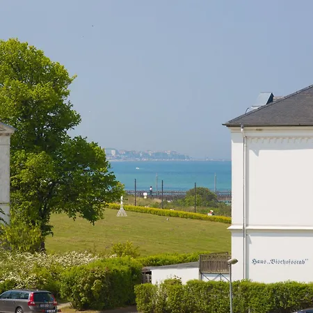 Linden-palais 35 *